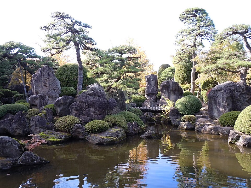 Hirosaki Castle Botanical Garden（Japan）