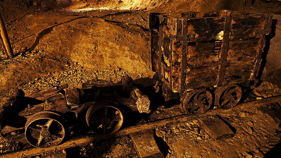 Tarnowskie Góry Lead-Silver-Zinc Mine and its Underground Water Management System（Poland）