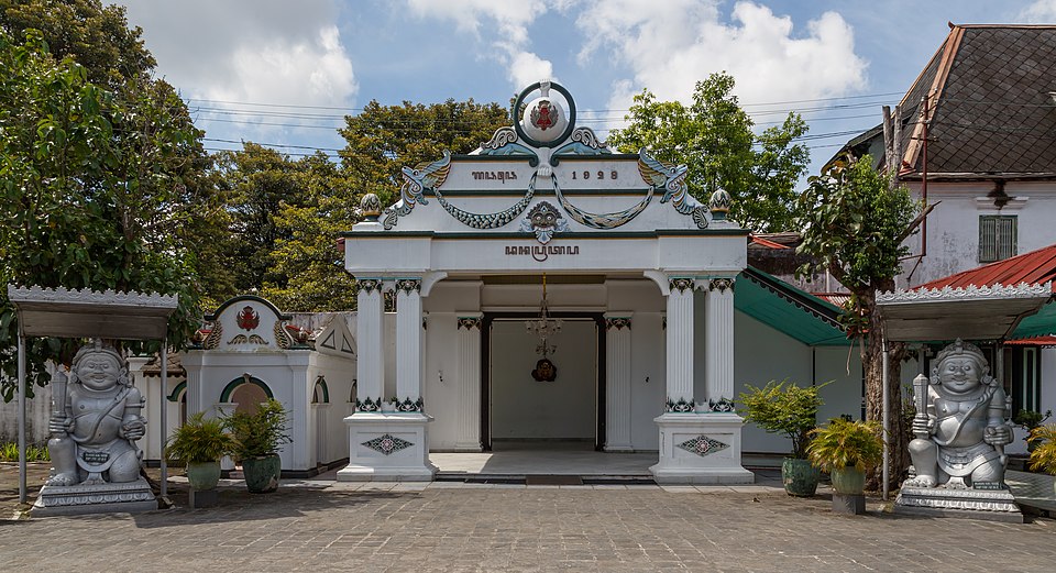 The Cosmological Axis of Yogyakarta and its Historic Landmarks（Indonesia）
