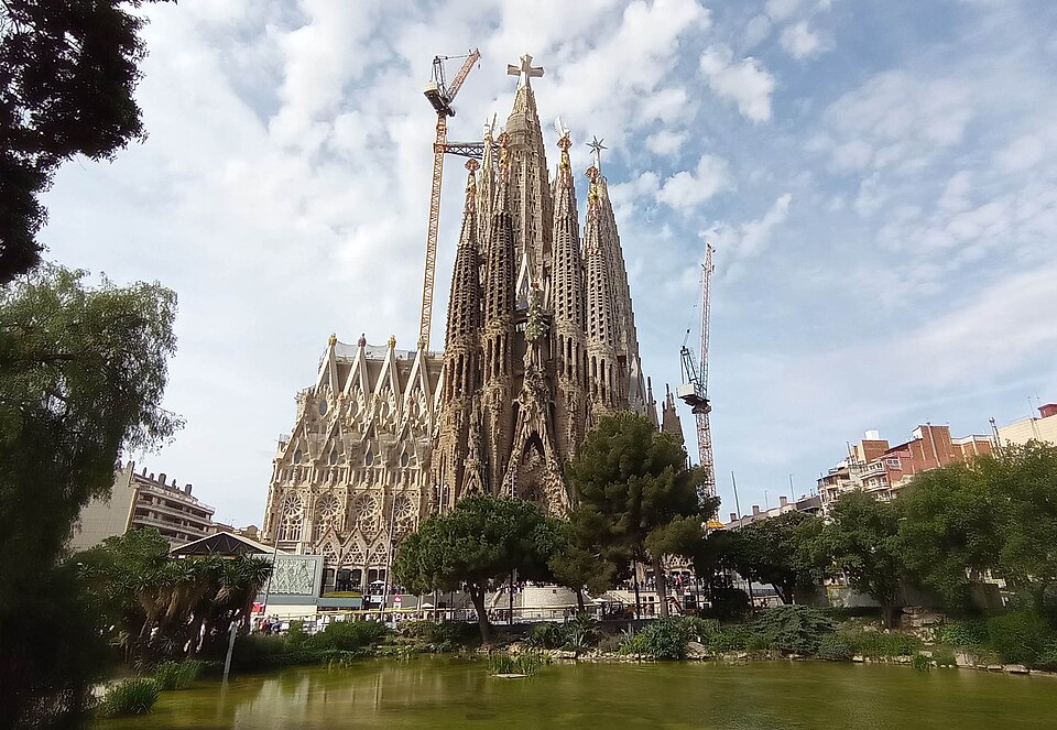 Basilica and Expiatory Church of the Holy Family（Spain）