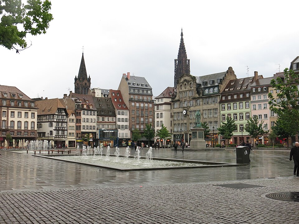 Strasbourg: from Grande-île to Neustadt, a European urban scene（France）