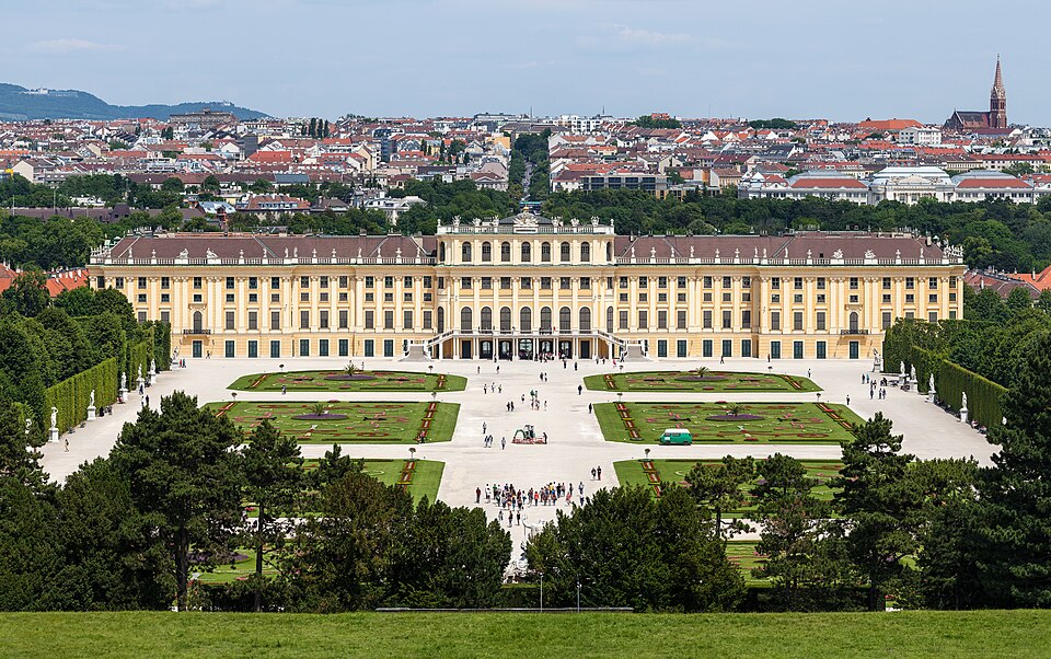 Palace and gardens of Schönbrunn（Austria）