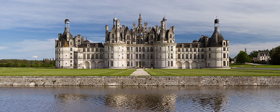 The Loire Valley between Sully-sur-Loire and Chalonnes（France）