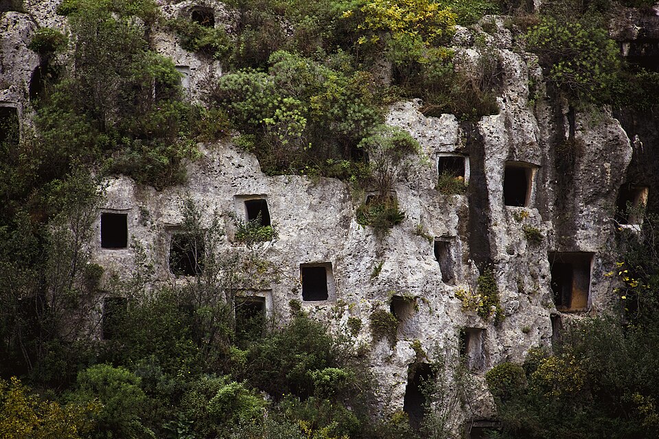 Syracuse and the Rocky Necropolis of Pantalica（Italy）