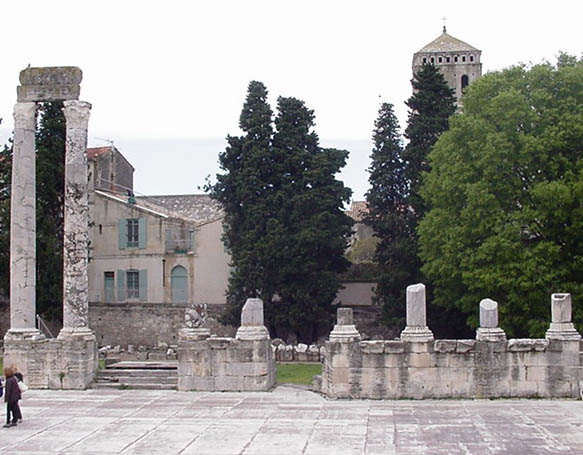 Arles, Roman and Romanesque Monuments（France）